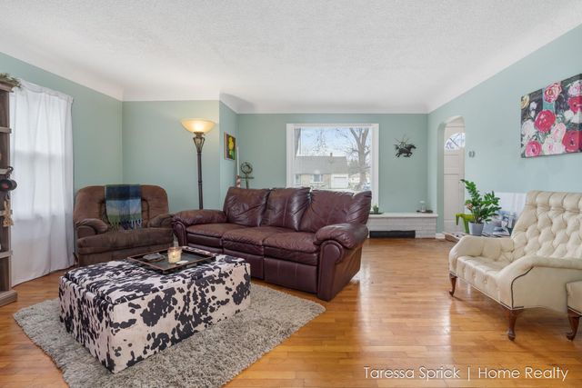 112 Cambridge Avenue, Holland, MI 49423