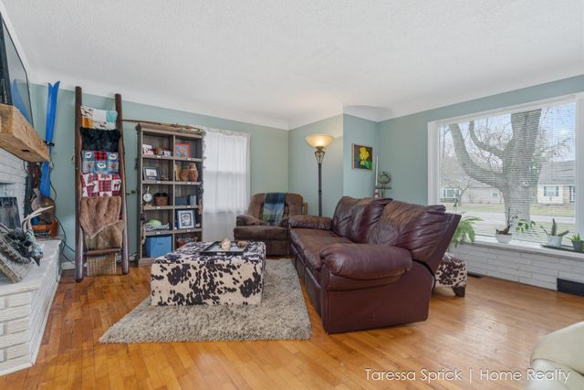 112 Cambridge Avenue, Holland, MI 49423