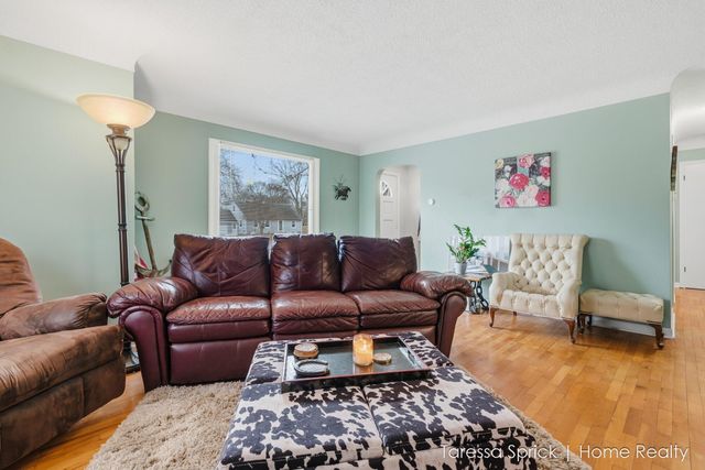 112 Cambridge Avenue, Holland, MI 49423