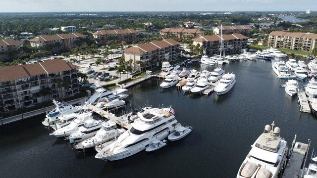 901 Seafarer Circle 101, Jupiter, FL 33477