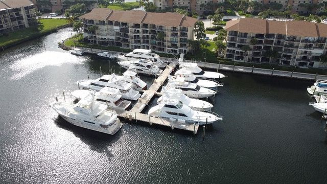 901 Seafarer Circle 101, Jupiter, FL 33477