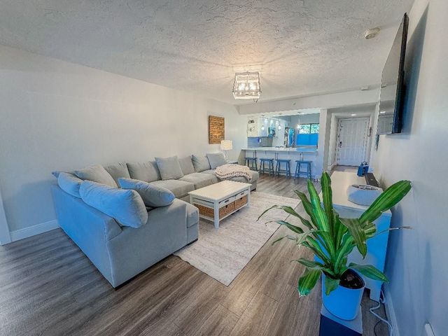 901 Seafarer Circle 101, Jupiter, FL 33477