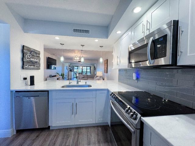 901 Seafarer Circle 101, Jupiter, FL 33477