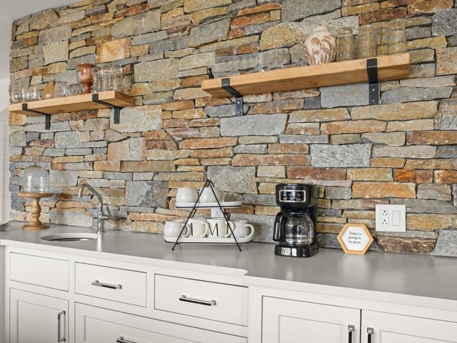 1549 Hinesburg Road, South Burlington, VT 05403