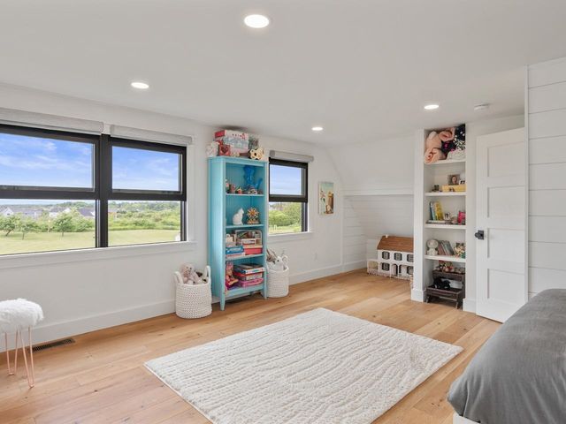 1549 Hinesburg Road, South Burlington, VT 05403
