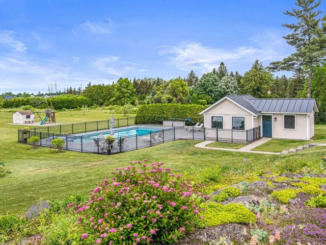1549 Hinesburg Road, South Burlington, VT 05403