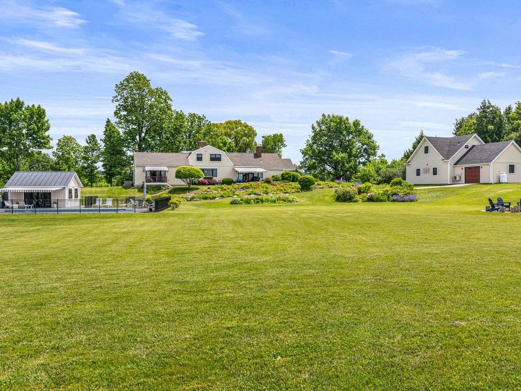1549 Hinesburg Road, South Burlington, VT 05403