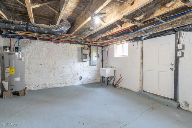 4528 Gintz Road NE, Dover, OH 44622