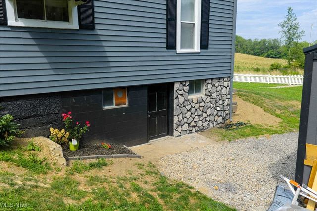 4528 Gintz Road NE, Dover, OH 44622