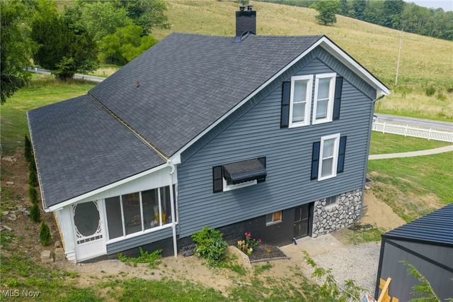 4528 Gintz Road NE, Dover, OH 44622