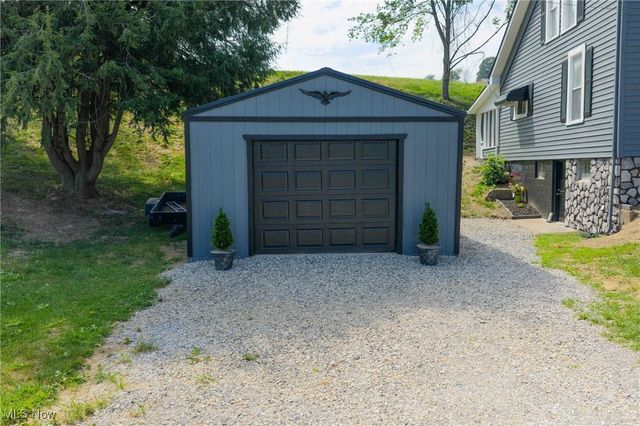 4528 Gintz Road NE, Dover, OH 44622