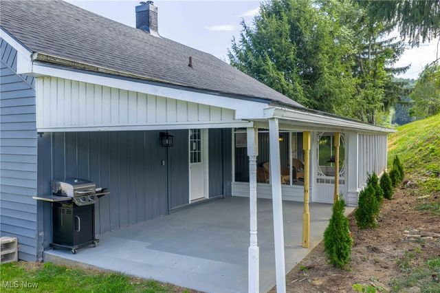 4528 Gintz Road NE, Dover, OH 44622