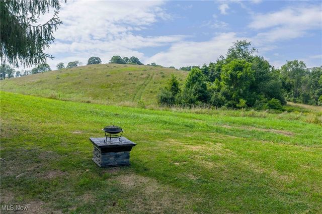 4528 Gintz Road NE, Dover, OH 44622