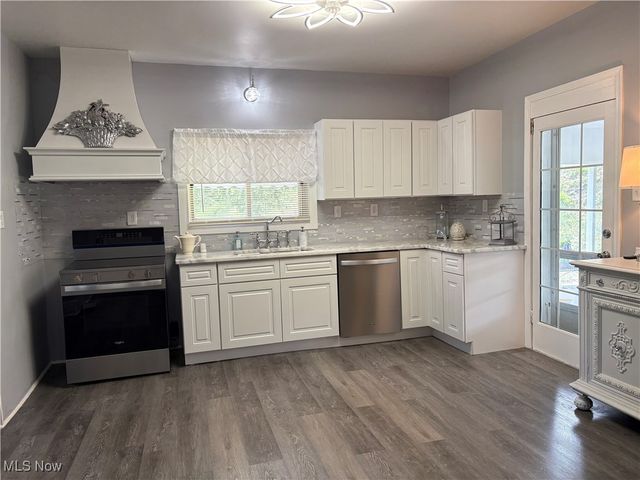 4528 Gintz Road NE, Dover, OH 44622