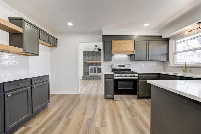 2604 Kings Way, The Village, OK 73120