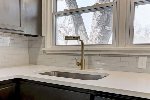 2604 Kings Way, The Village, OK 73120