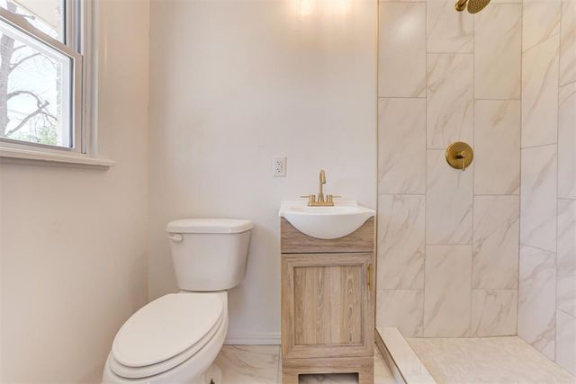 2604 Kings Way, The Village, OK 73120