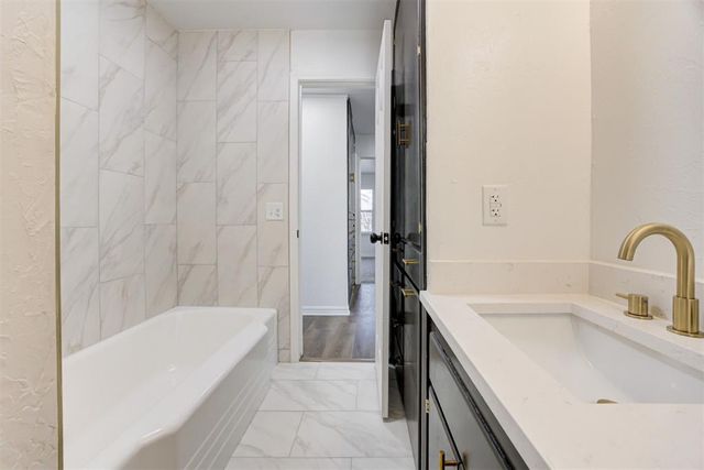 2604 Kings Way, The Village, OK 73120