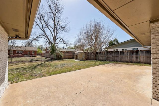 2604 Kings Way, The Village, OK 73120