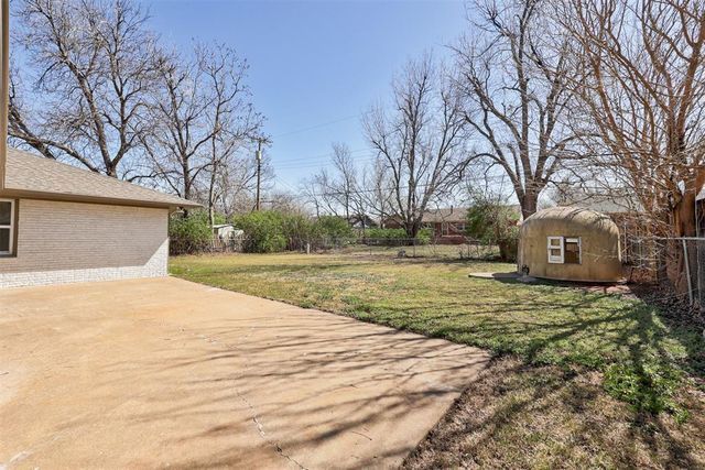 2604 Kings Way, The Village, OK 73120