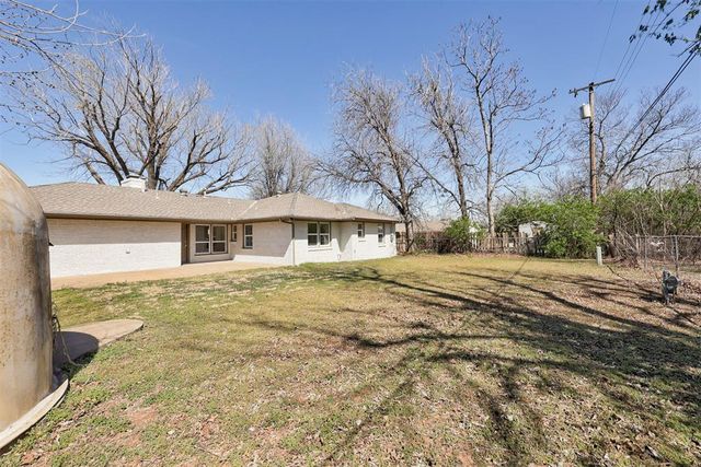 2604 Kings Way, The Village, OK 73120