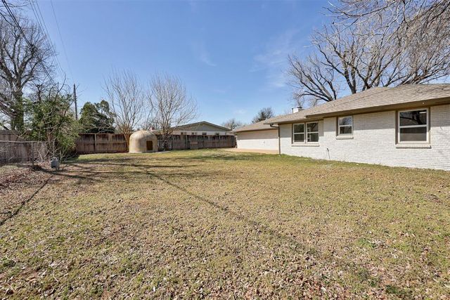 2604 Kings Way, The Village, OK 73120