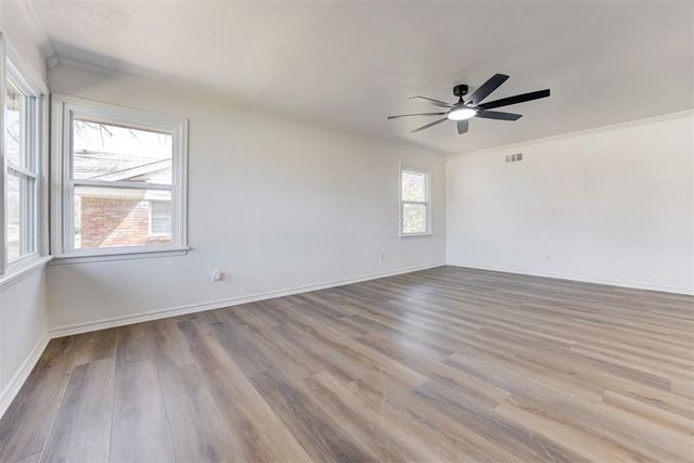 2604 Kings Way, The Village, OK 73120