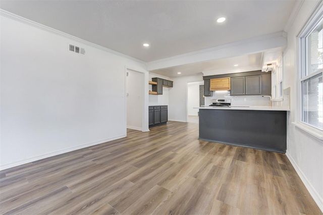 2604 Kings Way, The Village, OK 73120