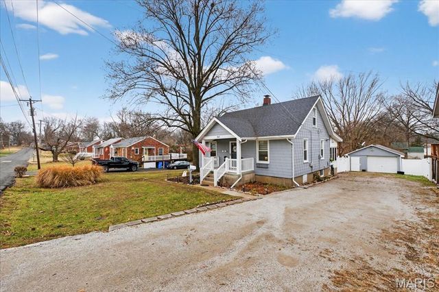 969 N Castello Street, Florissant, MO 63031