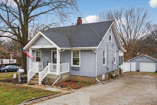 969 N Castello Street, Florissant, MO 63031