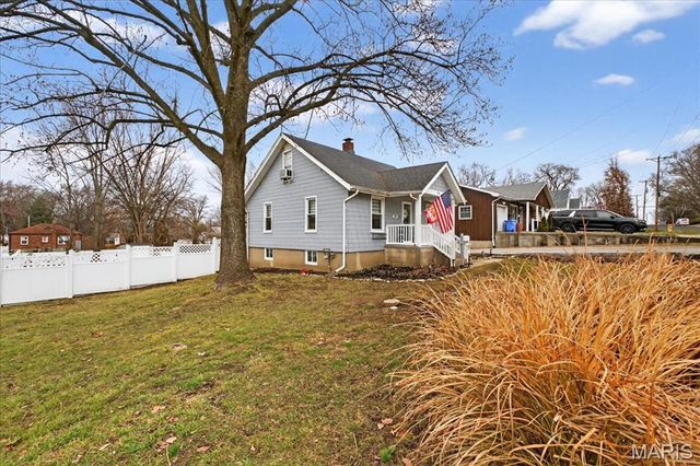 969 N Castello Street, Florissant, MO 63031