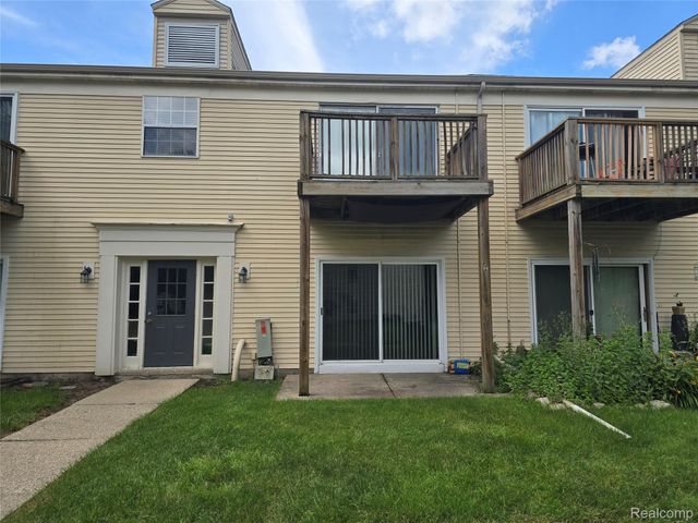833 Bloomfield Village Boulevard C, Auburn Hills, MI 48326