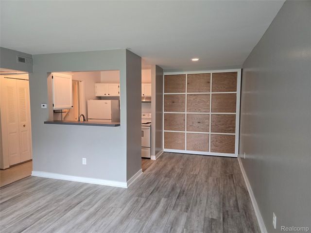833 Bloomfield Village Boulevard C, Auburn Hills, MI 48326