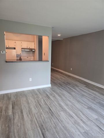 833 Bloomfield Village Boulevard C, Auburn Hills, MI 48326