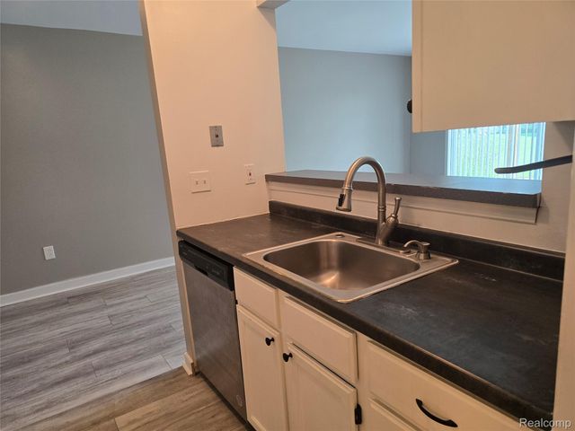 833 Bloomfield Village Boulevard C, Auburn Hills, MI 48326