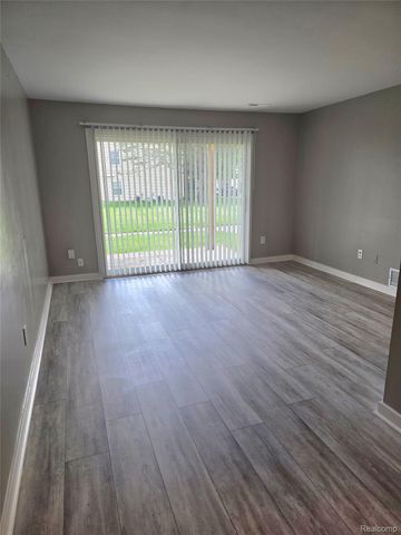 833 Bloomfield Village Boulevard C, Auburn Hills, MI 48326