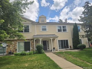 833 Bloomfield Village Boulevard C, Auburn Hills, MI 48326