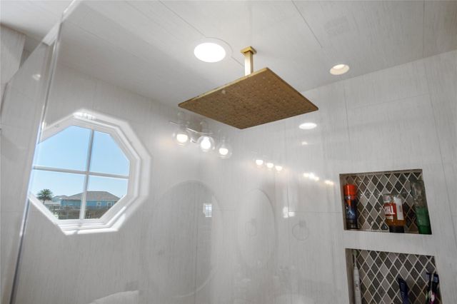 2366 Sandman, Crystal Beach, TX 77650