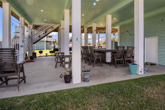 2366 Sandman, Crystal Beach, TX 77650