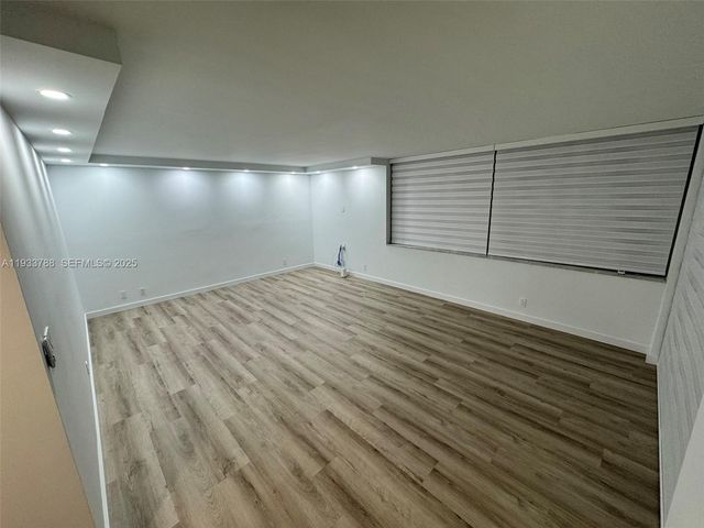 20441 NE 30th Ave 214-9, Aventura, FL 33180