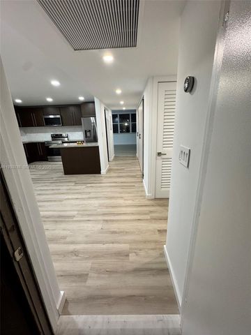 20441 NE 30th Ave 214-9, Aventura, FL 33180