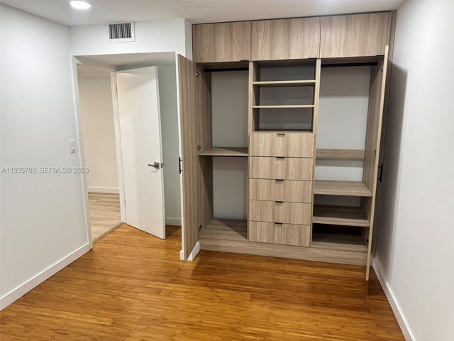 20441 NE 30th Ave 214-9, Aventura, FL 33180