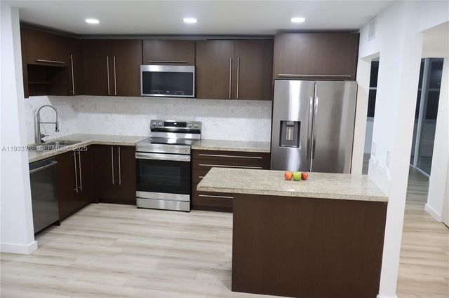 20441 NE 30th Ave 214-9, Aventura, FL 33180