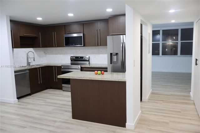 20441 NE 30th Ave 214-9, Aventura, FL 33180