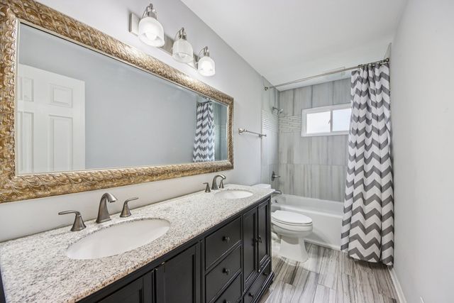 1407 N Highland Avenue, Arlington Heights, IL 60004