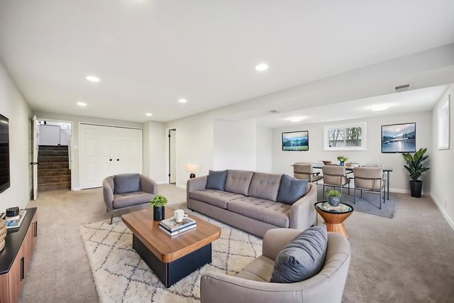 1407 N Highland Avenue, Arlington Heights, IL 60004