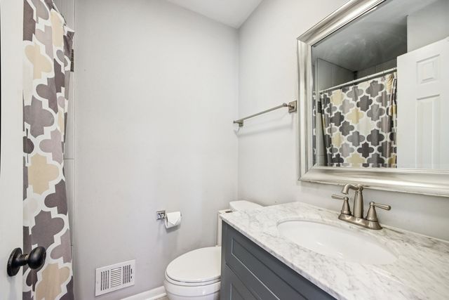 1407 N Highland Avenue, Arlington Heights, IL 60004