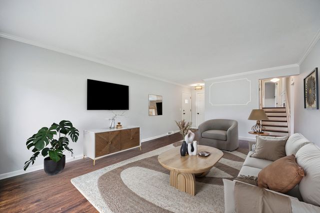 1407 N Highland Avenue, Arlington Heights, IL 60004