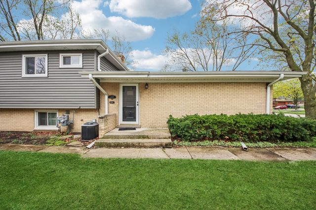 1407 N Highland Avenue, Arlington Heights, IL 60004