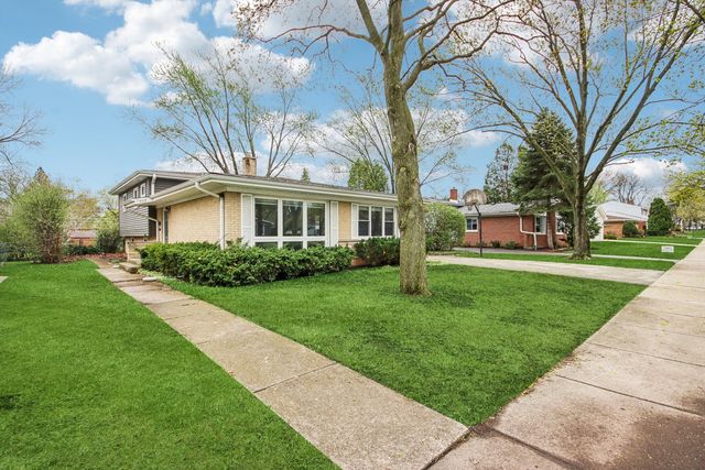 1407 N Highland Avenue, Arlington Heights, IL 60004